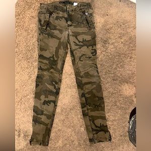 Woman’s size SMALL skinny Army Pants